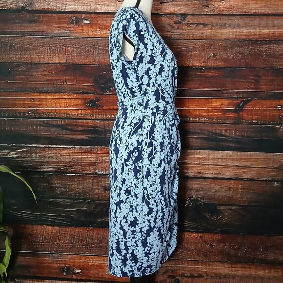 Maggy London Wrap Dress Size 6 Blue Floral Tie Waist Cap Sleeve Stretch - Picture 6 of 9